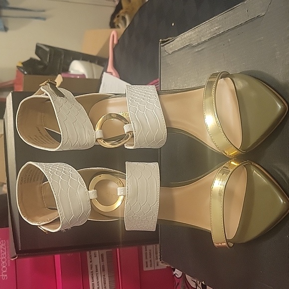 Super Cute Heels - Picture 3 of 4